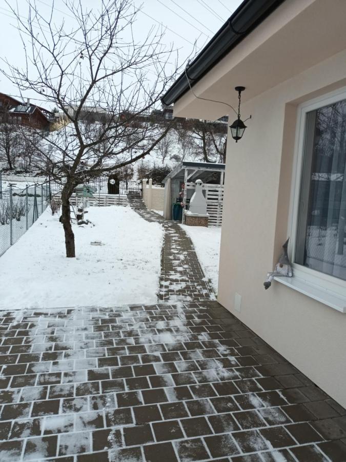 Domcek V Zahrade Villa Lipótszentmiklós Kültér fotó